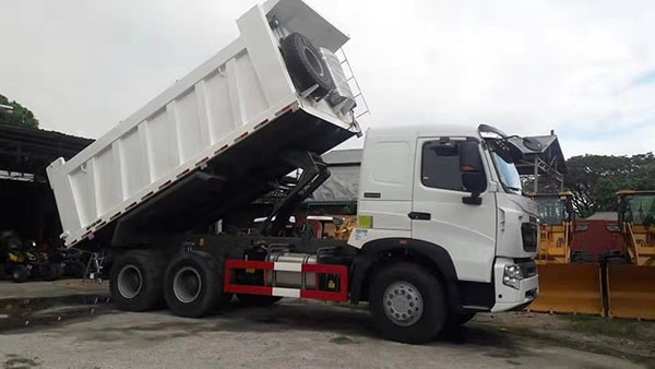 The dump truck ready for the shipment