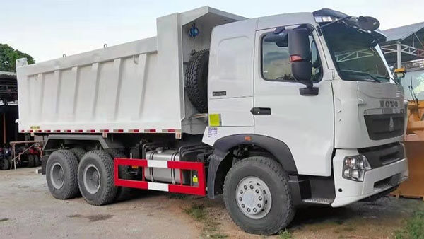 The dump truck ready for the shipment1